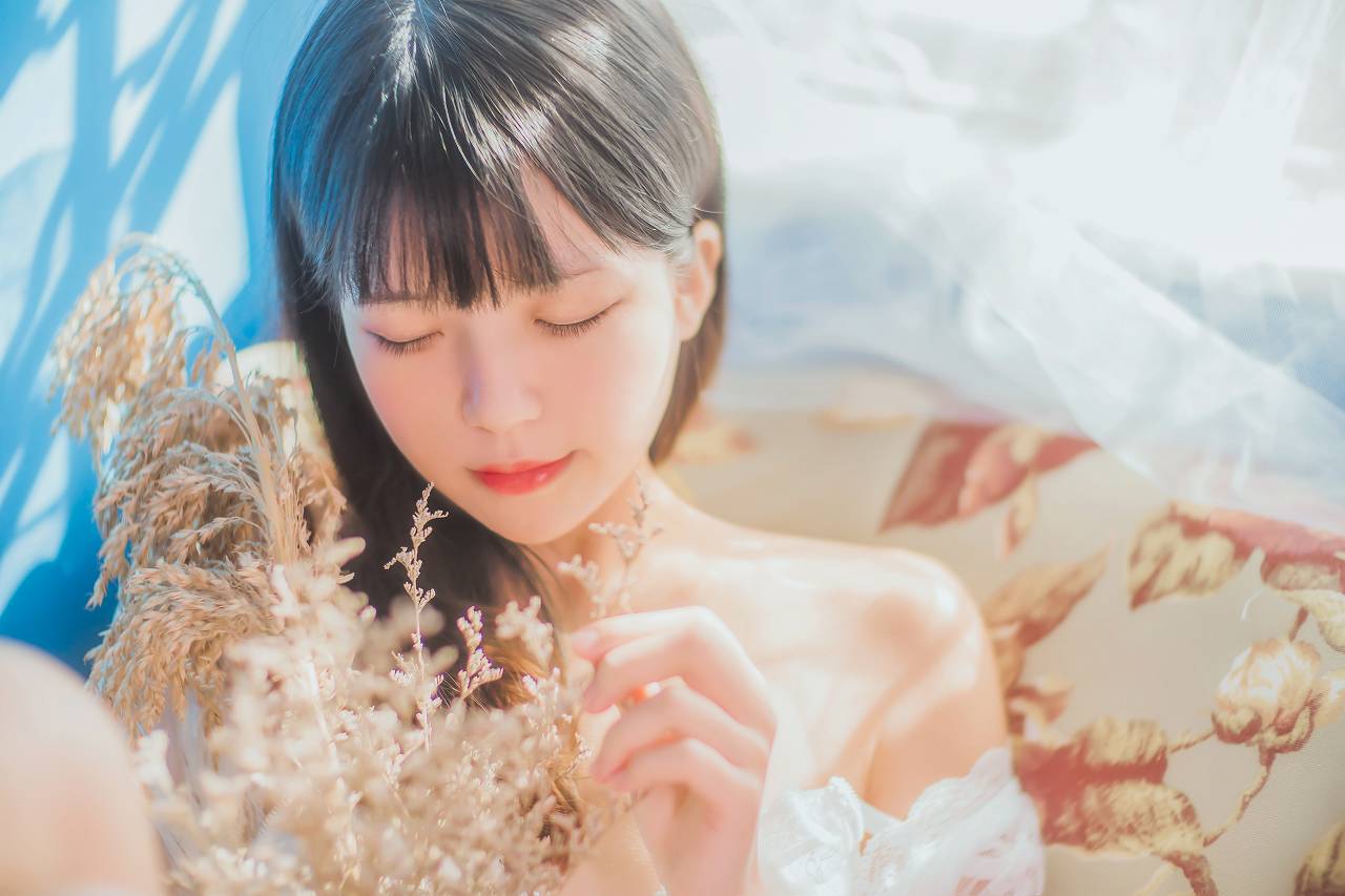 「桜桃喵」纯美白色蕾丝睡裙 – 少女私房(50P/442MB)